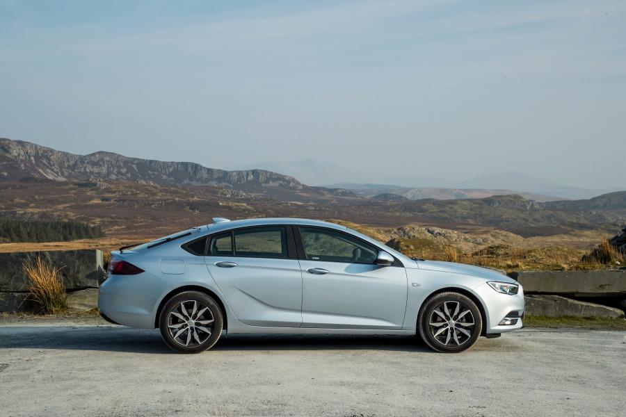  Vauxhall Insignia Grand Sport Turbo 2017 года  (фото 12 из 30)